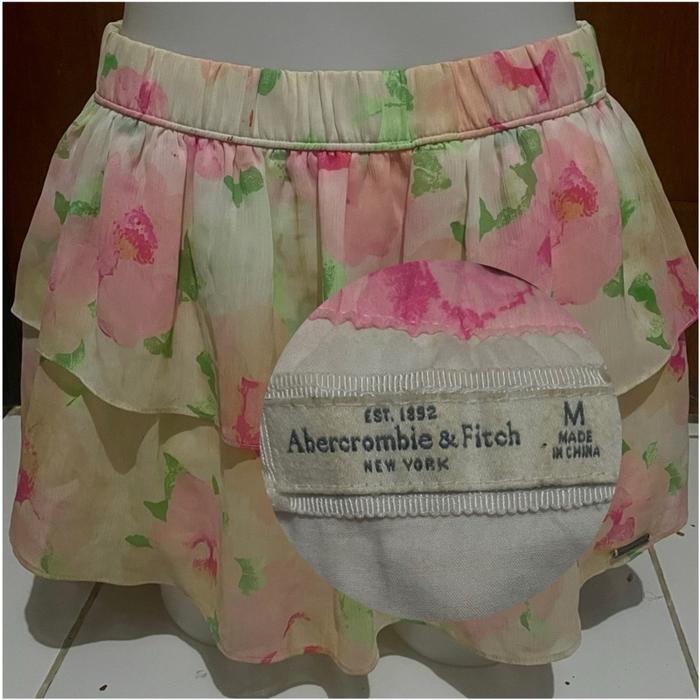 Abercrombie & Fitch Rok Brand Motif Bunga Cantik Ukuran M Made in China