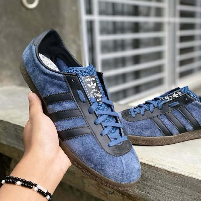 Adidas Sepatu London CW Dublin Taiwan Biru dengan Desain Klasik  size 43 1/3 kondisi butuh cucui box