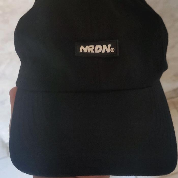 NRDN Topi Hitam dengan Logo NRDN - Aksesori Fashion untuk Penampilan Anda