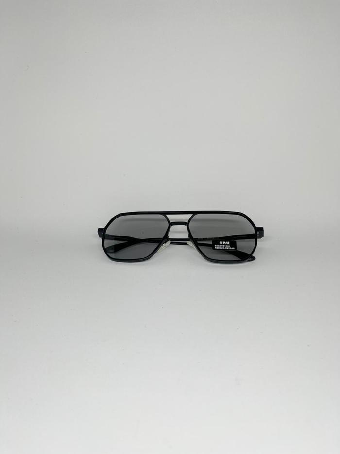 Aviator Kacamata Gaya Modern Desain Minimalis Edgy Geometris Material Ringan Titanium Lensa UV Prote