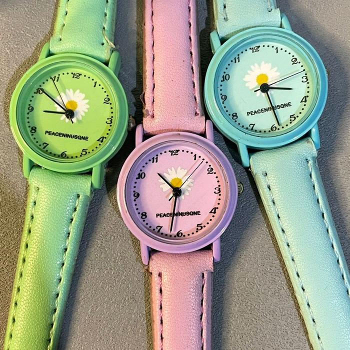 Jam Tangan Peaceminusone Warna Pastel Dengan Desain Bunga Cocok Untuk Penggunaan Sehari-hari