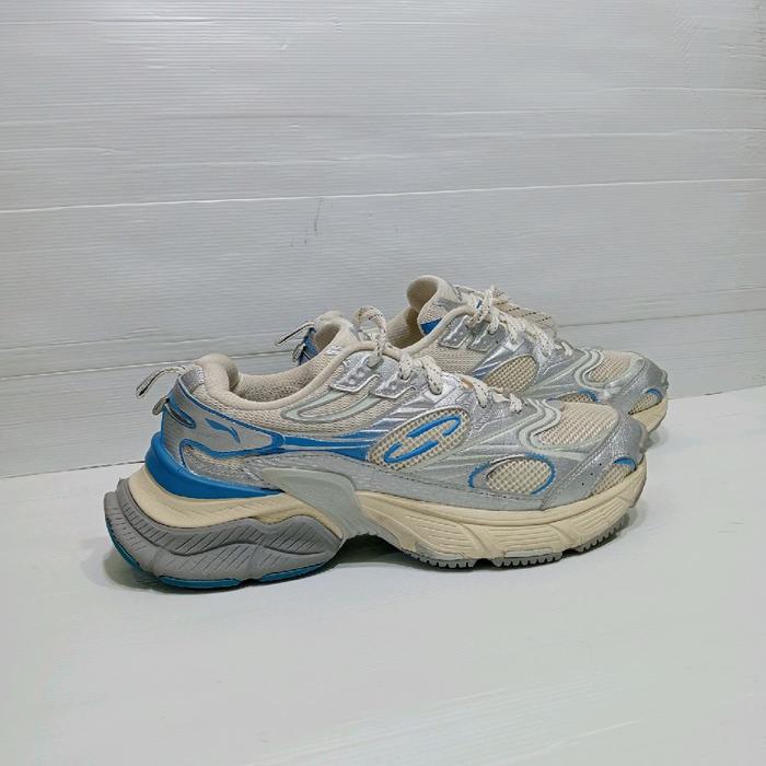 Li-ning size 43 // 275 cm,china,second,kambas padu kulit