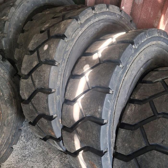 ban forklift solid 8.25-15 bekas