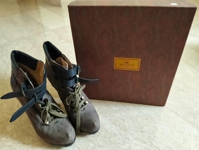 Etro Sepatu Authentic Ankle Boots Women Model 3261 Kulit Distressed Tumit Tinggi Warna Taupe Ukuran 
