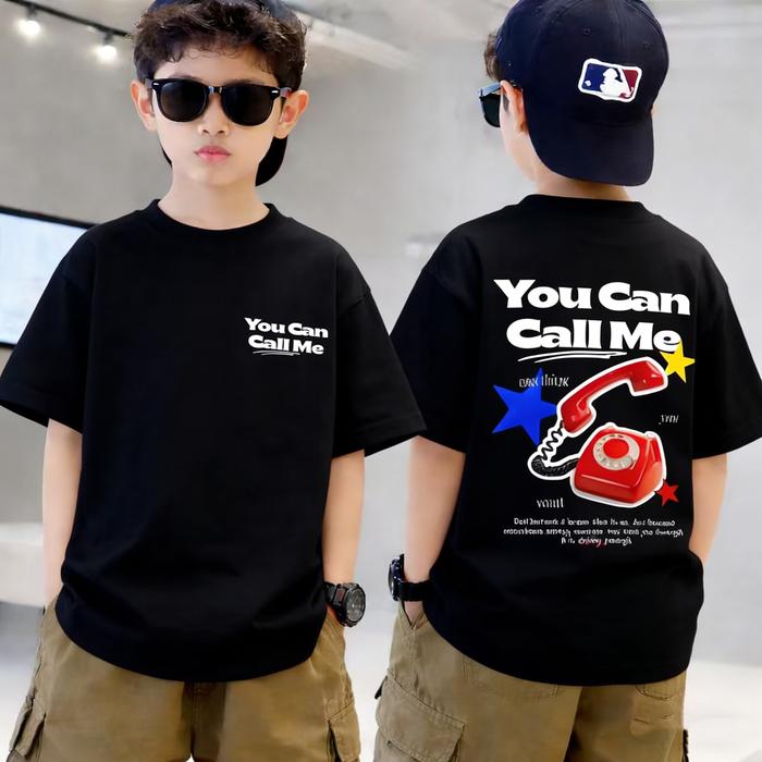 Kaos Anak Cowok – Tulisan Keren di Depan & Gambar Telepon Jadul di Belakang, Bahan Soft & Nyaman