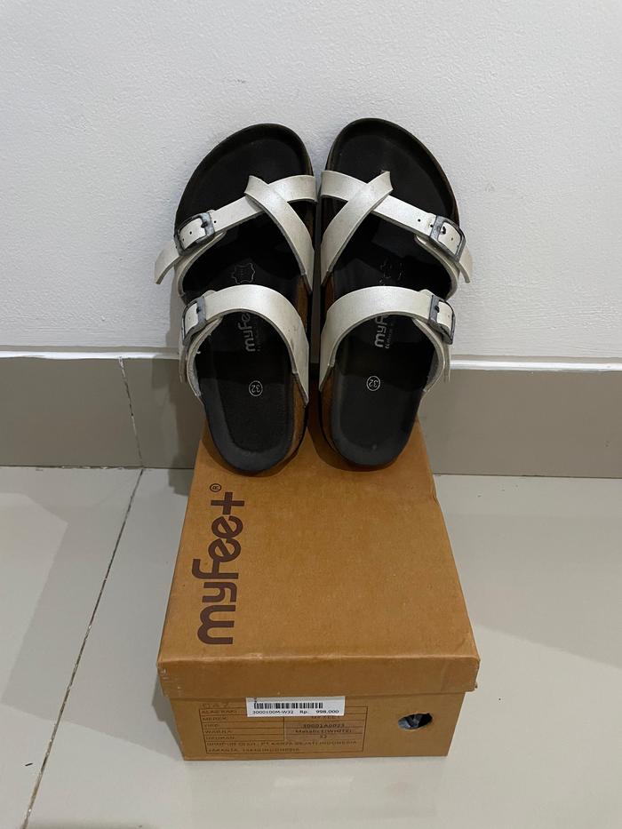 Sendal Myfeet Original, Mulus, terawat, ukuran EUR 32, warna Metallic White