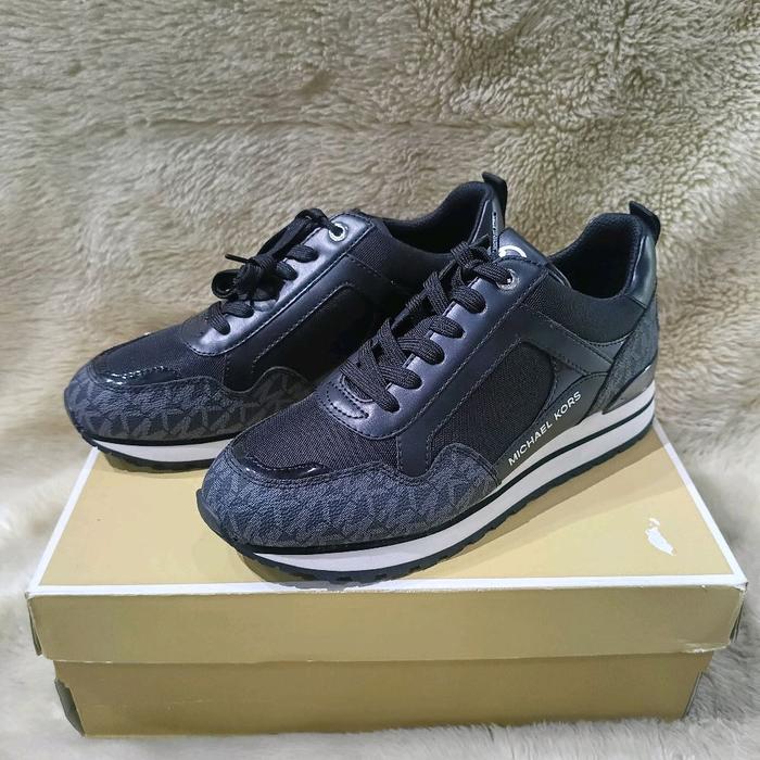 *SEPATU MK WILMA TRAINER BLACK /SIZE 7*