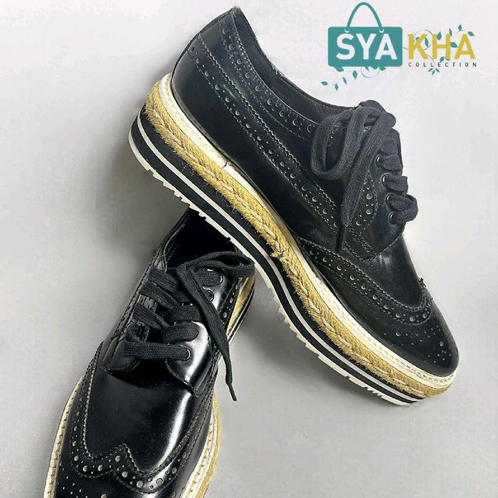 Sepatu Sneaker Wanita Prada