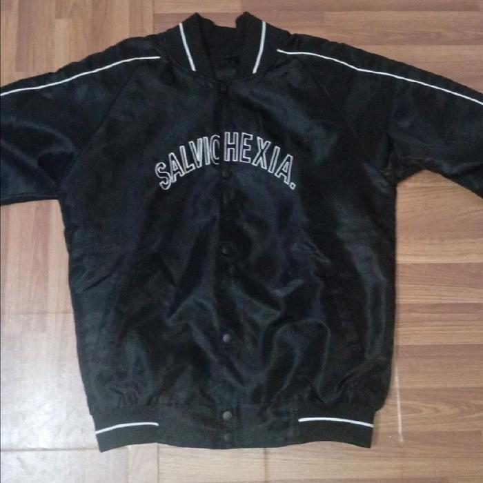 Salvichexia Jaket Varsity Satin Bahan Tebal Licin Dalam Diamon Enak Hangat untuk Gaya Anda
