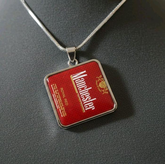 Manchester Kalung Royal Red - Desain Unik dan Tahan Lama