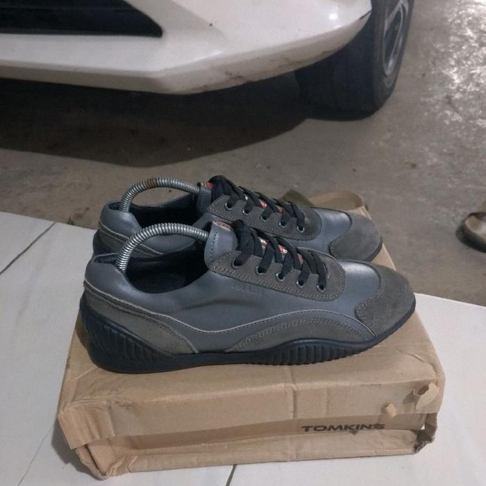 sepatu second branded prada vintage leather size 40 original authentic