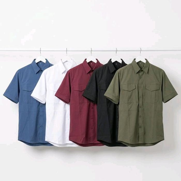 Kemeja Pendek Pria dengan Desain Sederhana dan Nyaman untuk kegiatan pertemuan, kerja kantor, seraga