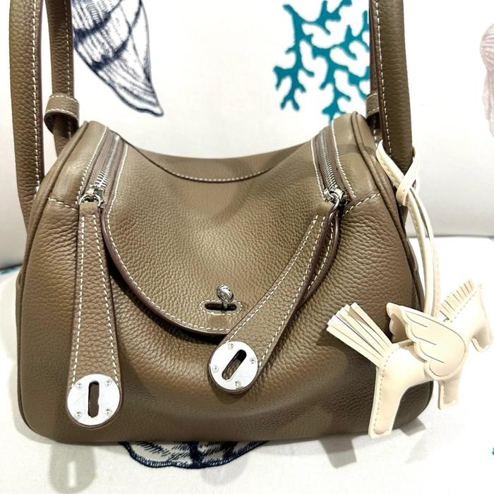 Anonymous Bag Tas Kulit Sapi Asli Tanpa Merk dan Logo Buatan Dalam Negeri Dengan Desain Elegan dan F