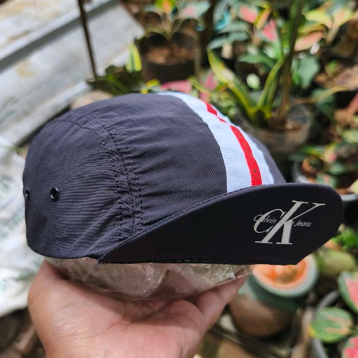 Topi sepeda lari calvin klein jeans water ressist talas used good condition