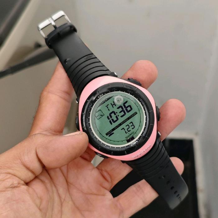 SUUNTO VECTOR PINK ALTIMETER BAROMETER COMPASS JAM GUNUNG