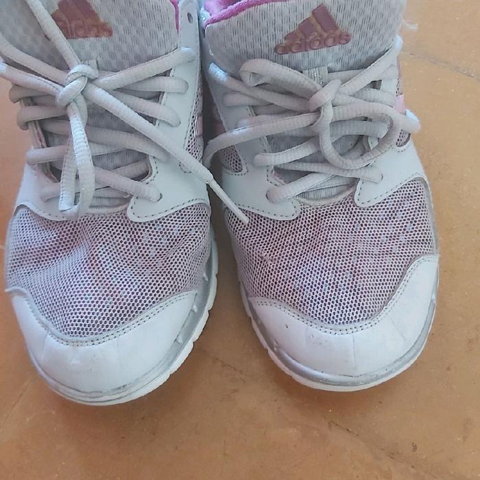 sepatu outdoor adidas second ukuran dalam 36 ( 22cm)