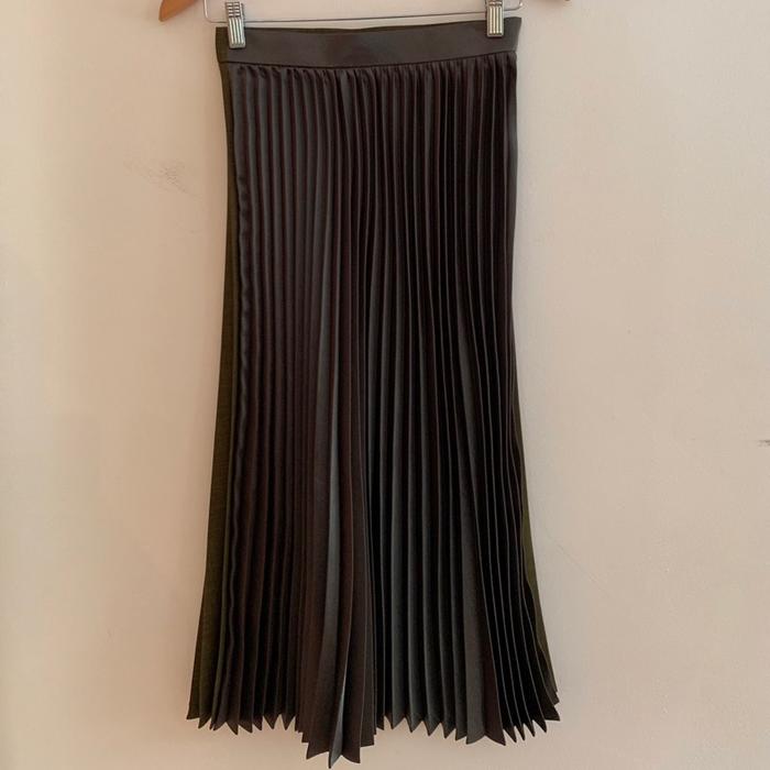 GOEN.J Green pleated skirt