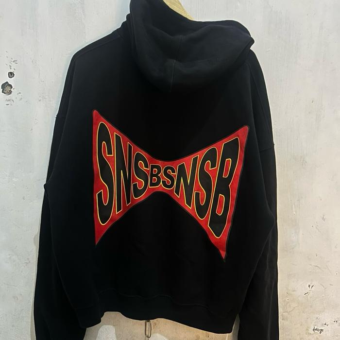 HOODIE snsb strom Hitam Pekat