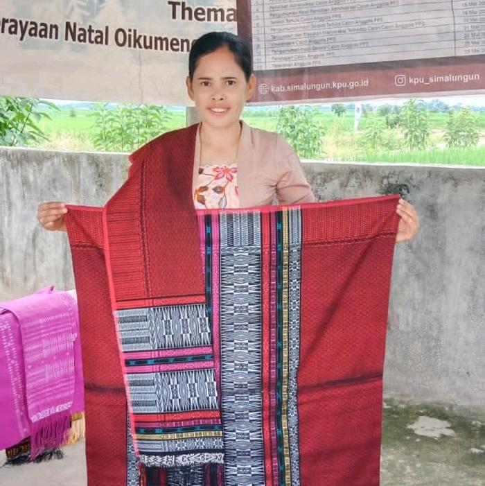 tumtuman warna merah putih