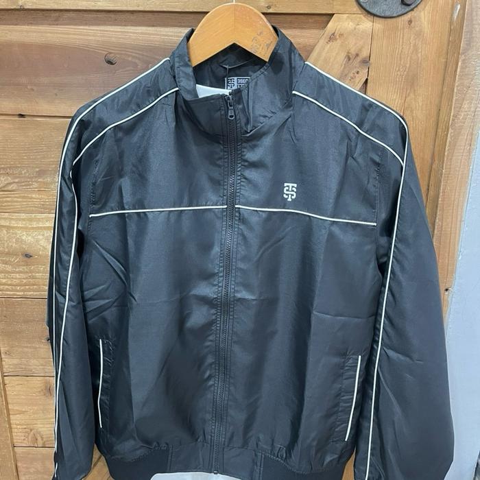 3second jaket cowok 010426