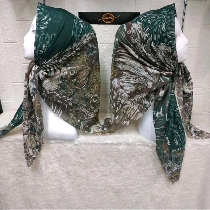 HIJAB SEGI EMPAT VOAL PREMIUM MOTIF KUPU HIJAU BOTOL
