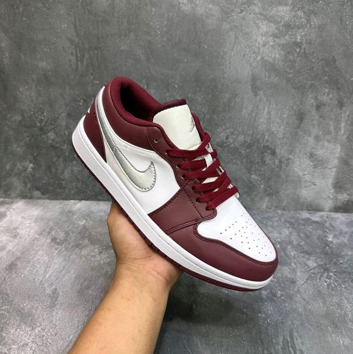 SEPATU SNEAKERS PRIA WANITA AJ LOW MARUN PUTIH BERKUALITAS TINGGI Casual Shoes