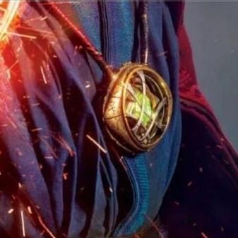 Kalung Titanium Pria Doctor Dr Strange Glow Dark Kalung Eye Agamotto Cosplay Avengers / Keychain Gan