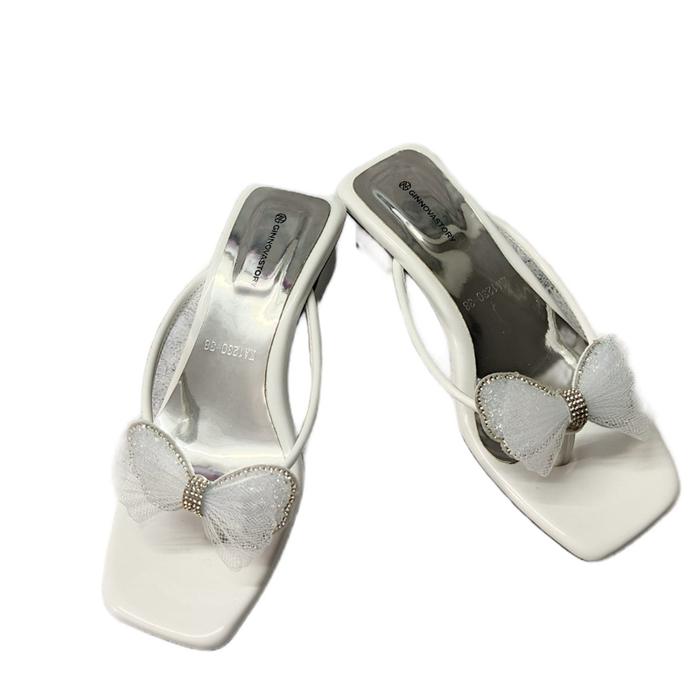 Ginova Sandal Heels Putih Slip On Wanita Model Butterfly dengan Hiasan Rangkaian Elegan