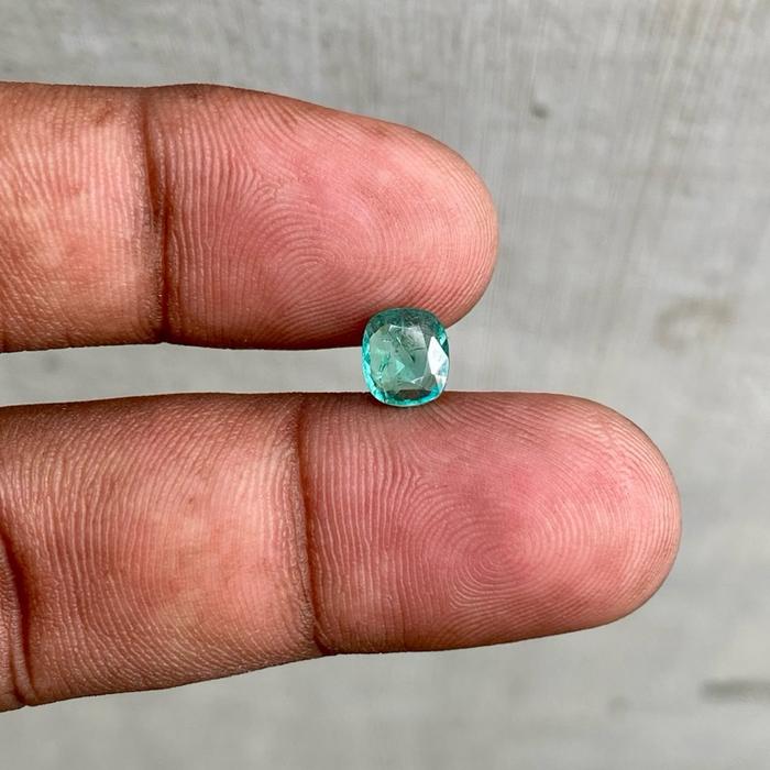 Batu Zamrud Natural Emerald Beryl Jamrud cushion shape ukuran kecil Ct 0.80 Dim 7x6x3