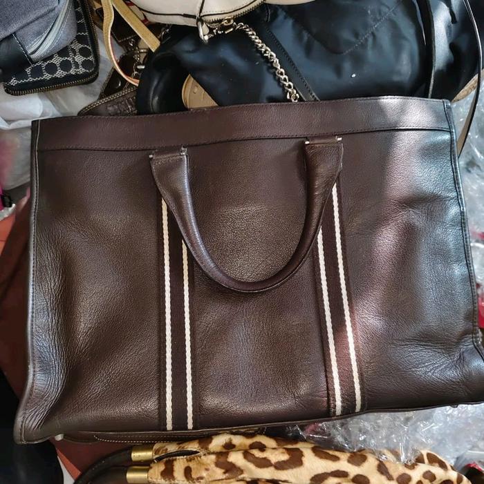 tas kerja B u r b e r r y