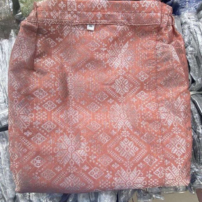Rok Songket Lilit dengan Pola Geometris Elegan untuk Tampilan Tradisional