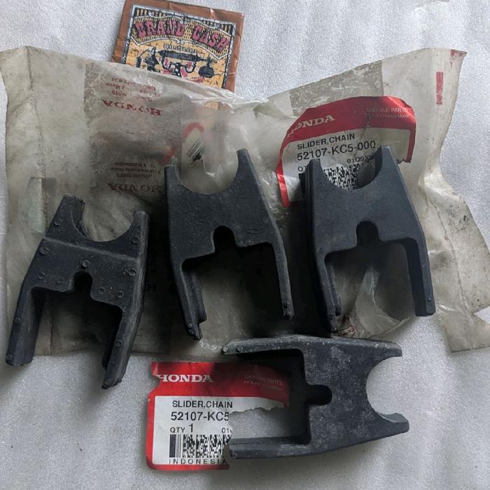 slider chain 52107-KC5-000 Karet Bantal Rantai  Honda GL pro Max Megapro Original Baru AHM