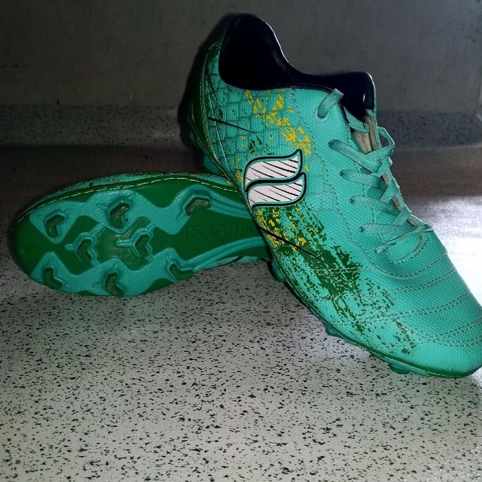 Finotti Sepatu Sepak Bola MESSI SC Berwarna Hijau dengan Desain Unik dan Kualitas Terbaik Shoes Safe