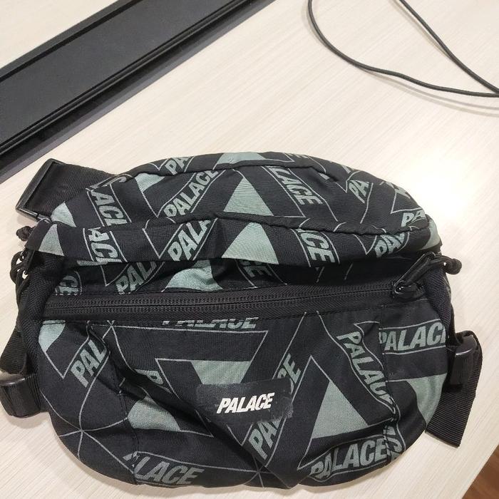 PALACE SKATEBOARD SLINGBAG