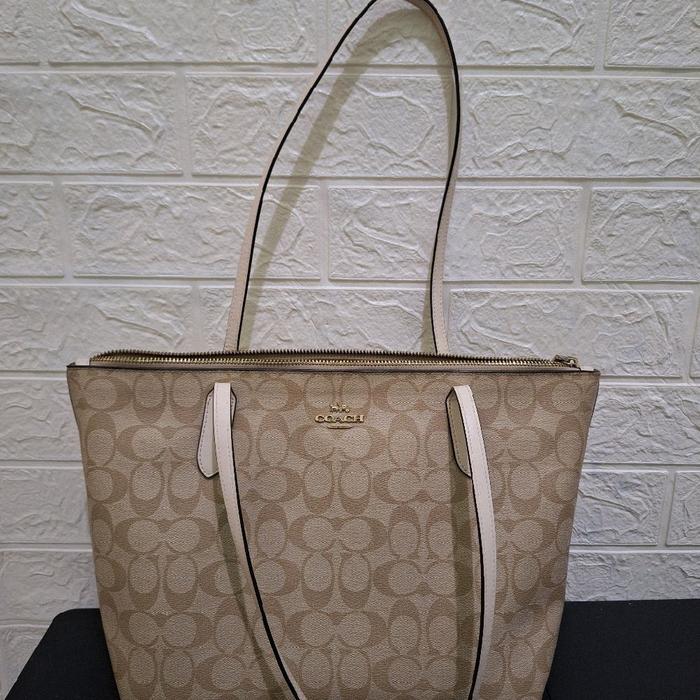 Coach Medium Top Zip Tote Sign Light Khali Chalk