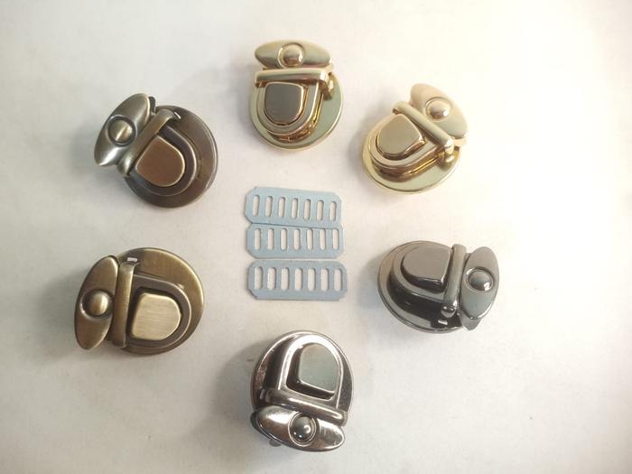Kunci Tas Sodok Besi lebar 2,5 cm isi 1 lusin (12 pcs )