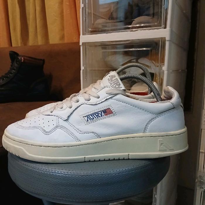 Autry Medalist Size 43 Insol 27,5 cm Sepatu Pria Putih dengan Desain Klasik dan Nyaman