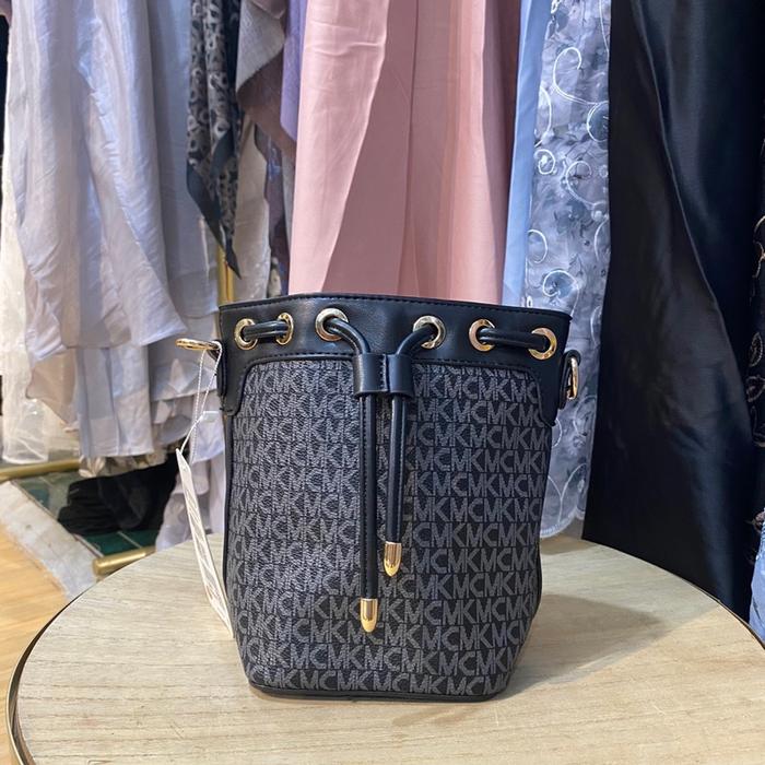 MKCK Tas Selempang Wanita Model Terbaru dengan Desain Elegan dan Fungsional