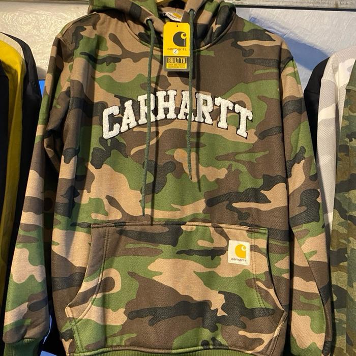 Carhartt Hoodie Camo Premium Quality dengan Desain Camouflage dan Logo Carhartt yang Menonjol