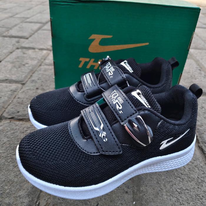 (size 29-32)SEPATU ANAK MAGNET THOMAS