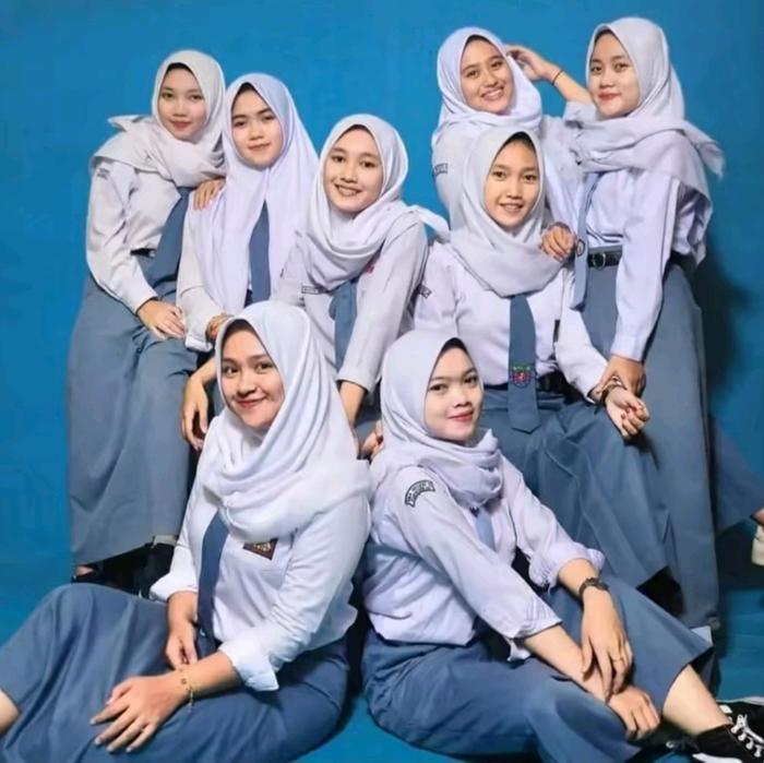 Hijab Segi 4 Anak Sekolah SMP dan SMA / Kerudung Segi Empat Basic Voal Polos Jahit Tepi Rapi Muslim 