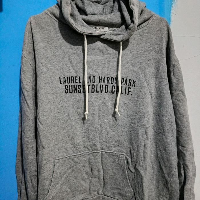 Hoodie Abu Tua merk Global Work