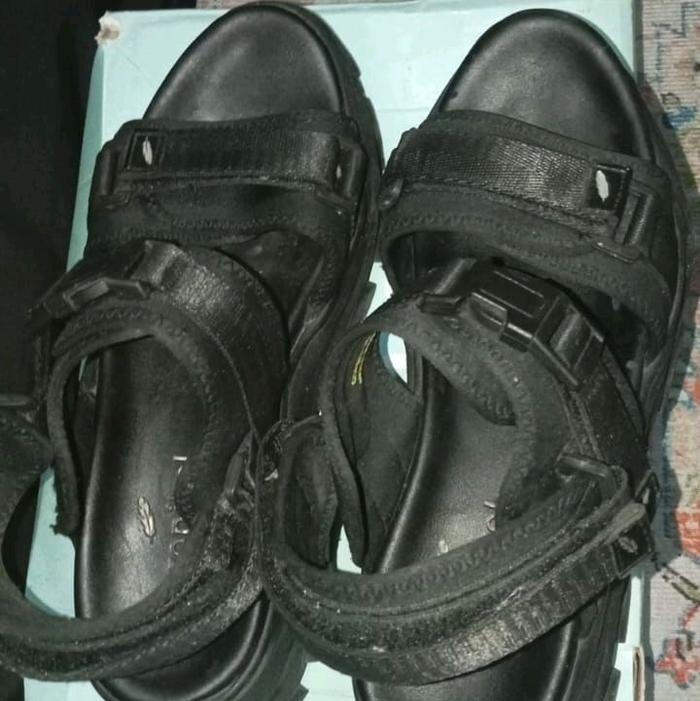 kronikel osaka black/sepatu konser wanita