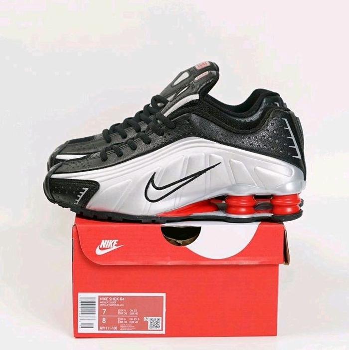 NIKE SHOX R4 BLACK METALLIC SILVER RED 100% BNIB