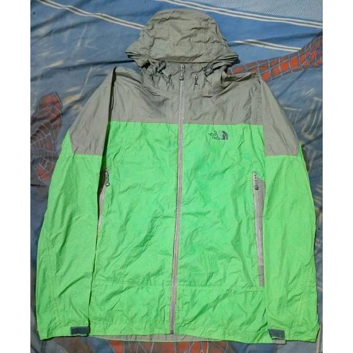 Jaket Outdoor Gorpcore The North Face Hyvent  2.5L Two Tone Color Green and Gray Second