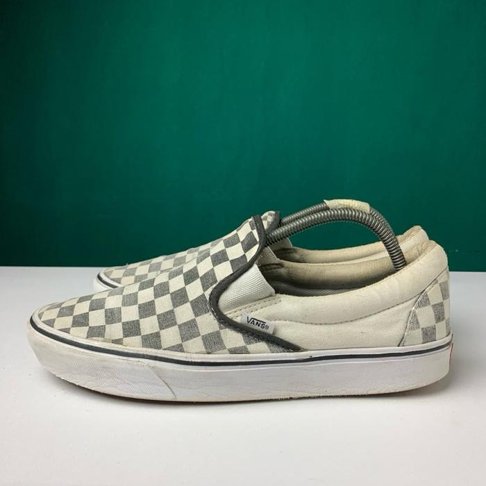 Sepatu slip on vans. Second size 42.5 Shoes