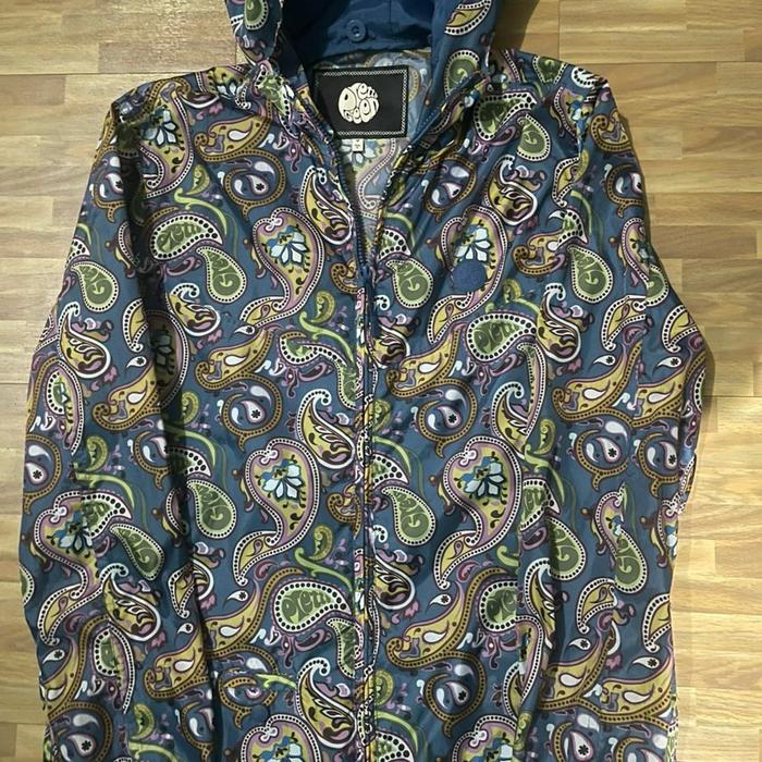 pretty green paisley size M mulus gak ada minus karet” kencang semua kondisi 95% jaket only Pria
