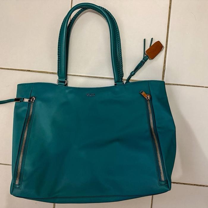 TUMI Valetta Large Tote Bag - Tas Tangan Besar dengan Desain Elegan dan Fungsional untuk Harian
