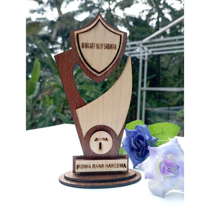 Plakat Piala Kayu Super Premium Plywood 9mm & Kayu Jati Belanda 15,5 x 8 cm Grafir & Cutting Laser C