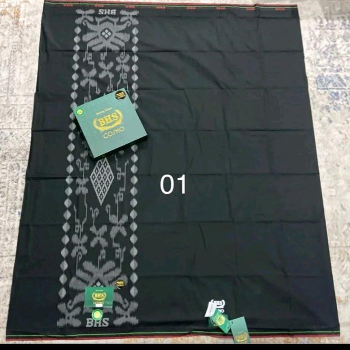 BHS Kain Tenun Hitam dengan Motif Etnik dan Logo BS01 Hadir dengan Packaging Khas-cal Champagne dan 